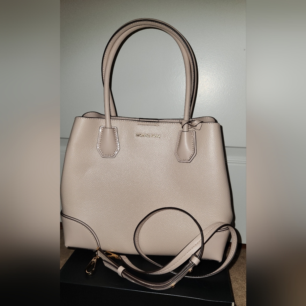 Michael Kors Mercer Gallery Medium Leather Satchel 🌷Soft pink